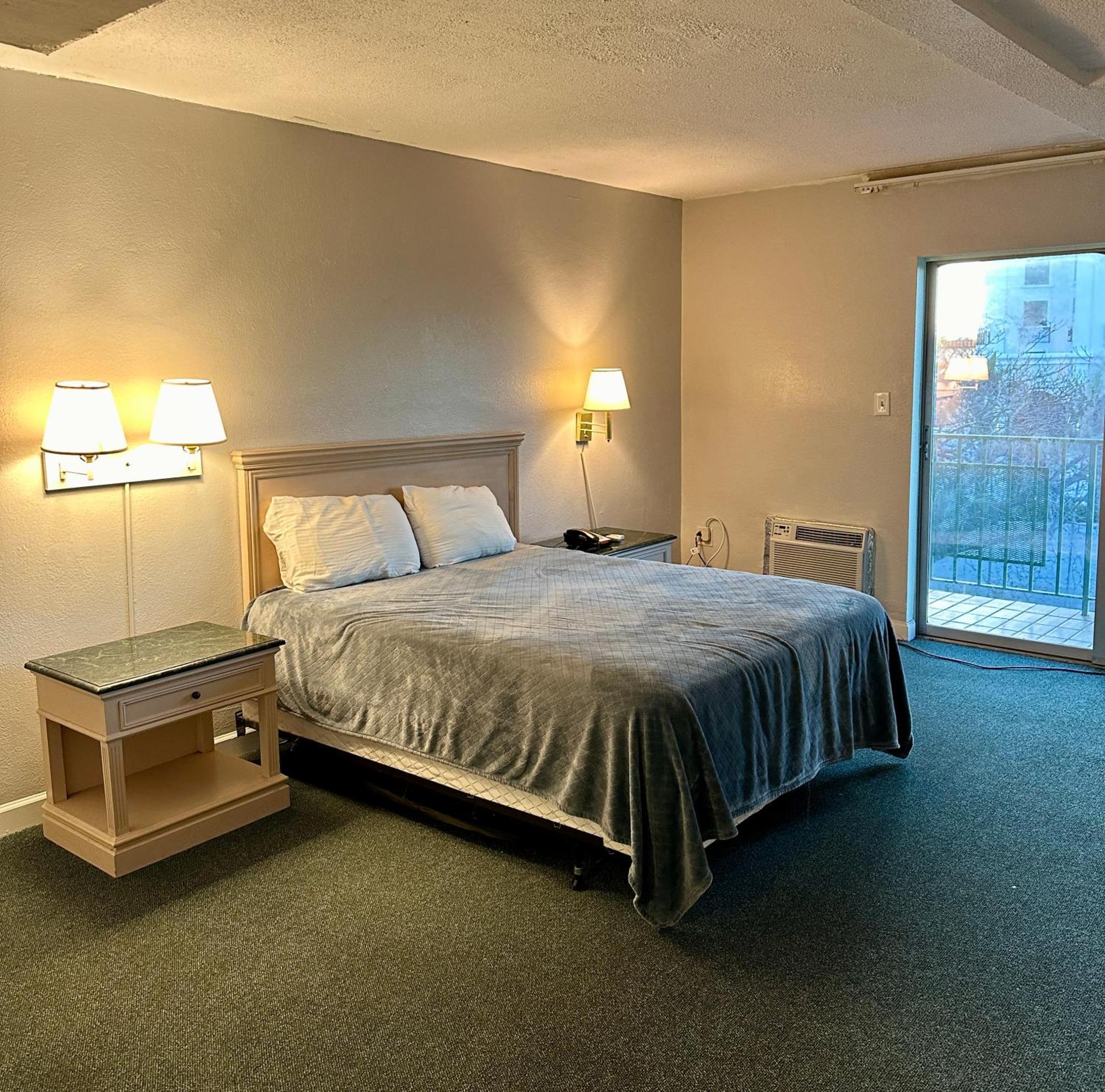 Hotel Chateaubleau Коръл Гейбълс Екстериор снимка