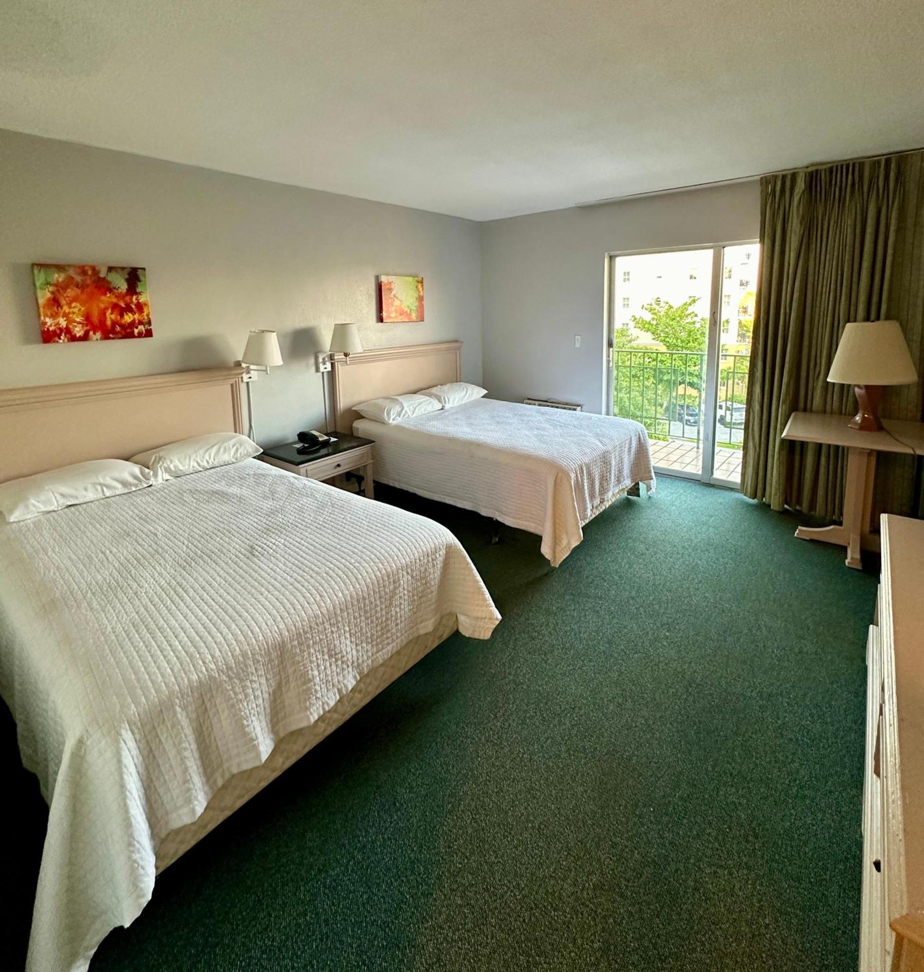 Hotel Chateaubleau Коръл Гейбълс Екстериор снимка